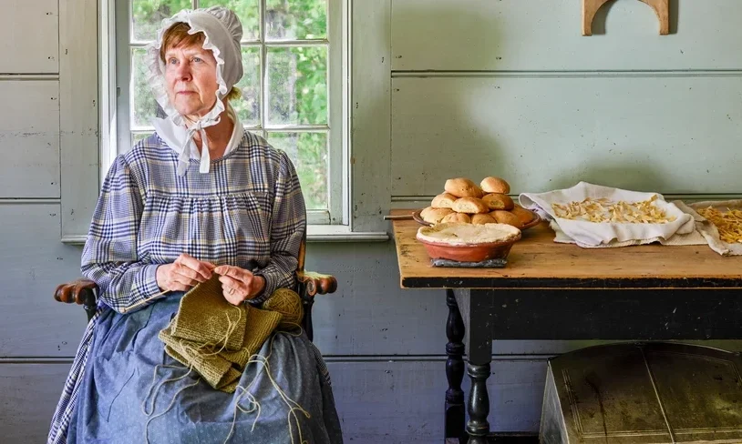 Costumed interpreter Diane Engle knitting
